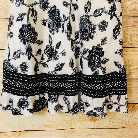 White House Black Market Floral Skirt 8 100% Silk - Picture 2 of 4